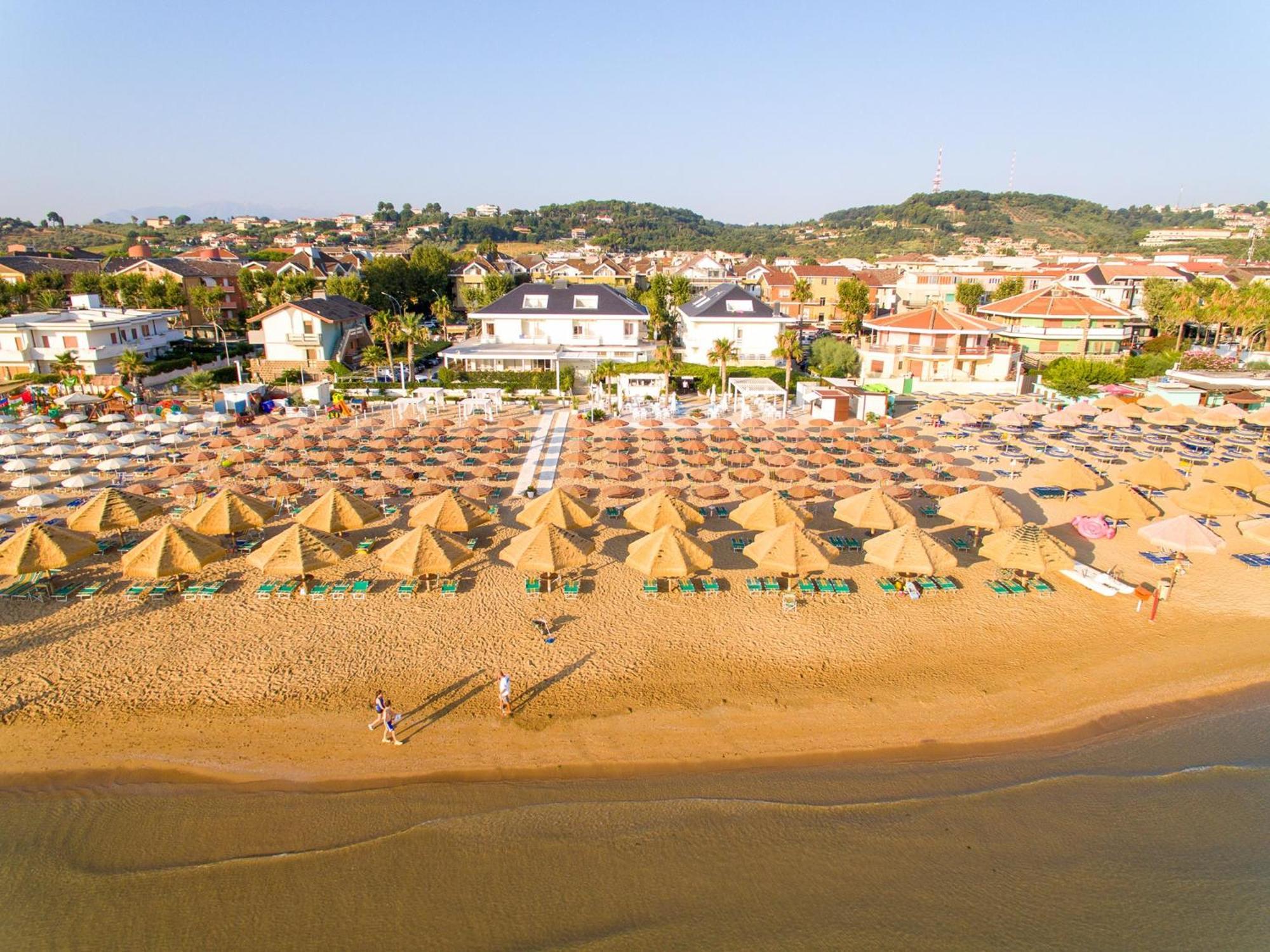 Albergo Punta De L'Est Francavilla Al Mare Exterior foto